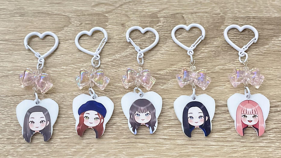 ILLIT Cherish Charms